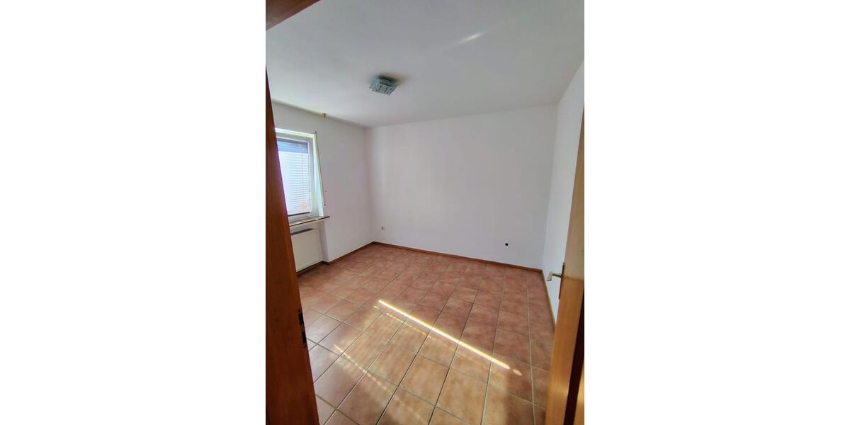 Etagenwohnung Eschwege - 4 Zimmer, 100 m&sup2;, 700&euro; | Angebot:24889953