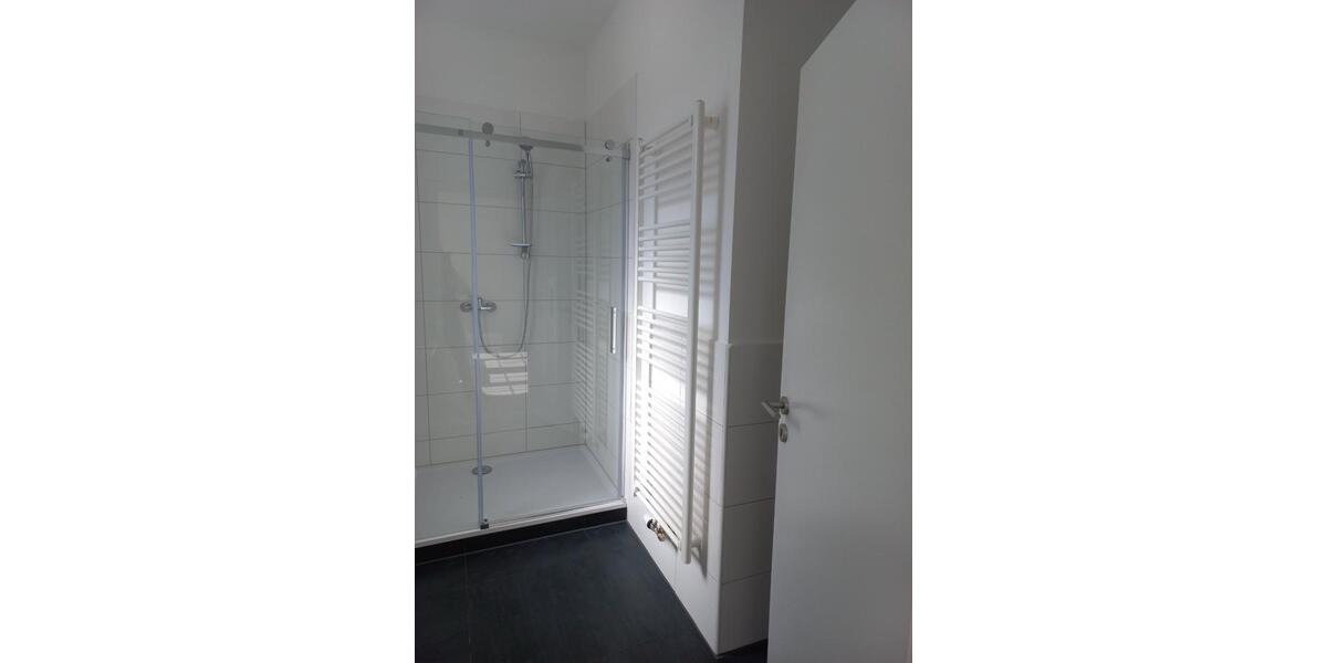 Erdgeschoßwohnung Hückeswagen - 4 Zimmer, 150 m&sup2;, 1.500&euro; | Angebot:24749916