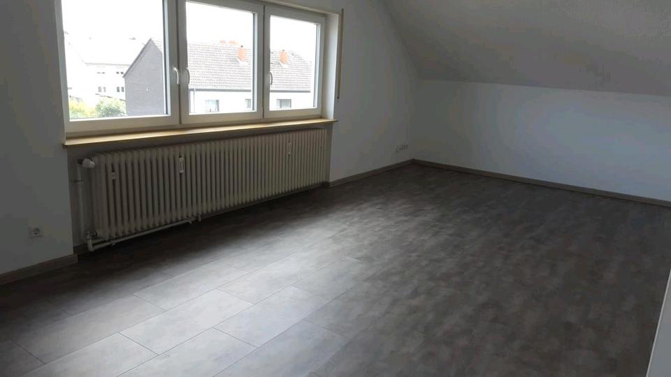 ab sofort: großzügige 3ZKB Dachgeschosswohnung in Schifferstadt 3 zimmer