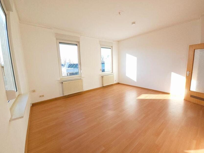 Moderne 3 Zimmer Wohnung im 2. OG bei gegenüber EWS Arenea