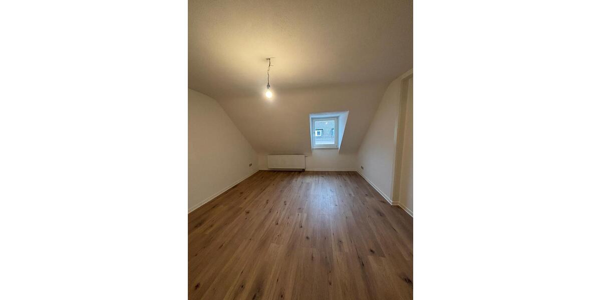 Dachgeschoßwohnung Worms - 3 Zimmer, 92 m&sup2;, 1.058&euro; | Angebot:25975167