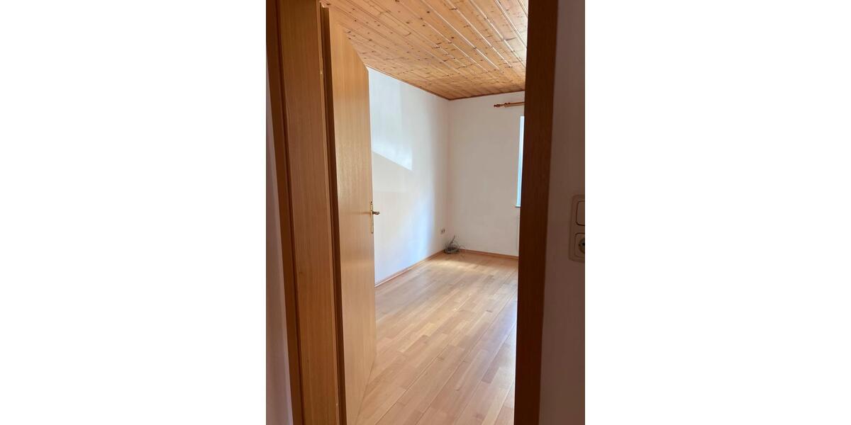 Erdgeschoßwohnung Weißenburg in Bayern - 4 Zimmer, 104 m&sup2;, 1.000&euro; | Angebot:24670401