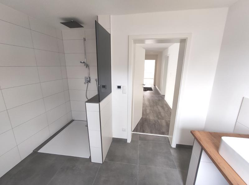 Neu saniertes Einfamilienhaus mit Garage, Garten, Wärmepumpe und Mieter–Strom