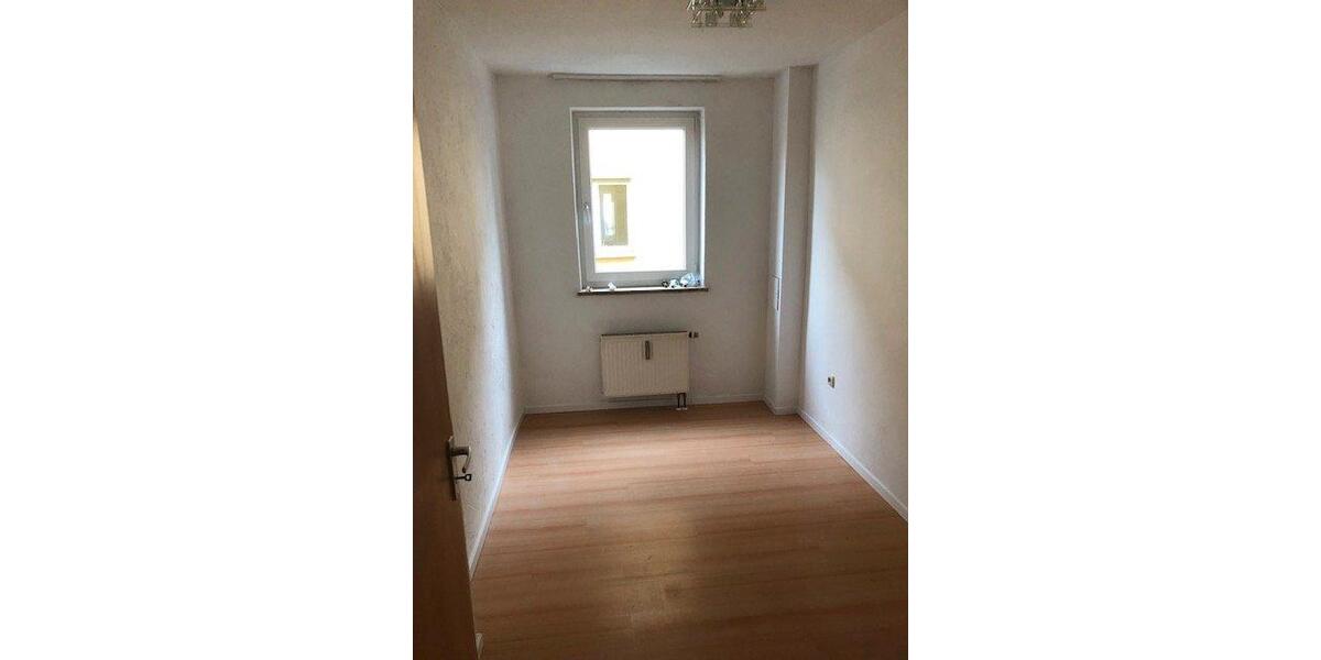 Erdgeschoßwohnung Schwandorf - 6 Zimmer, 120 m&sup2;, 1.100&euro; | Angebot:26223698