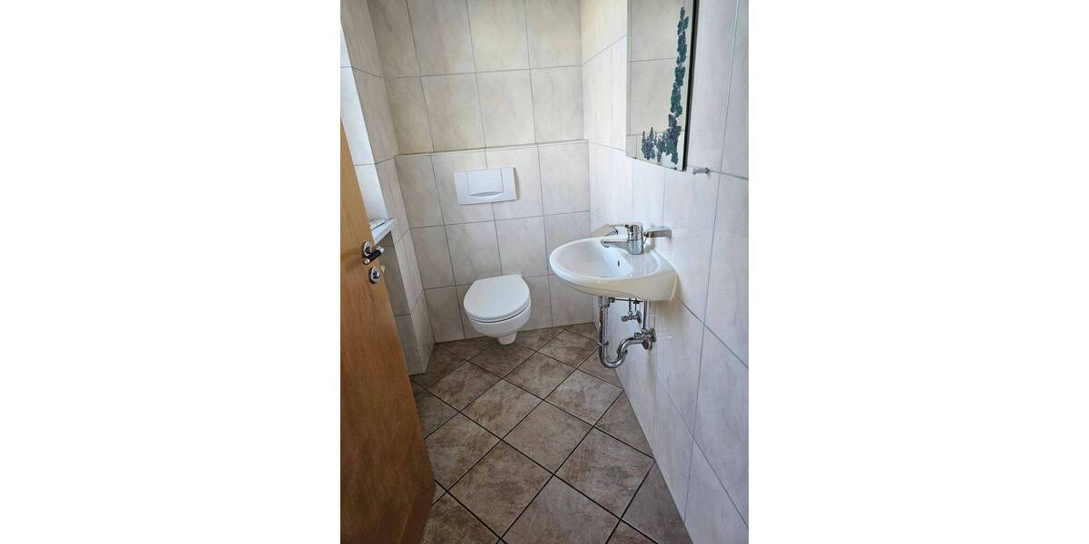 Doppelhaushälfte Burghausen - 6 Zimmer, 202 m&sup2;, 2.100&euro; | Angebot:25895860