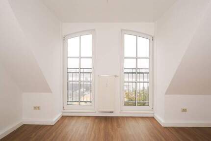 Frisch renoviert + EBK 2 zimmer