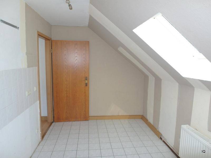 Gemütliche 3-Zimmer DachWohnung mit Laminat und Bad mit Dusche * handwerlich begabte Mieter gesucht