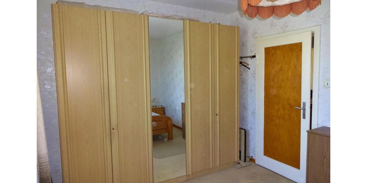 2 12 Zimmer-Erdgeschoss-Wohnung mit Möbeln - EBK-Terrasse-Garten 2.5 zimmer