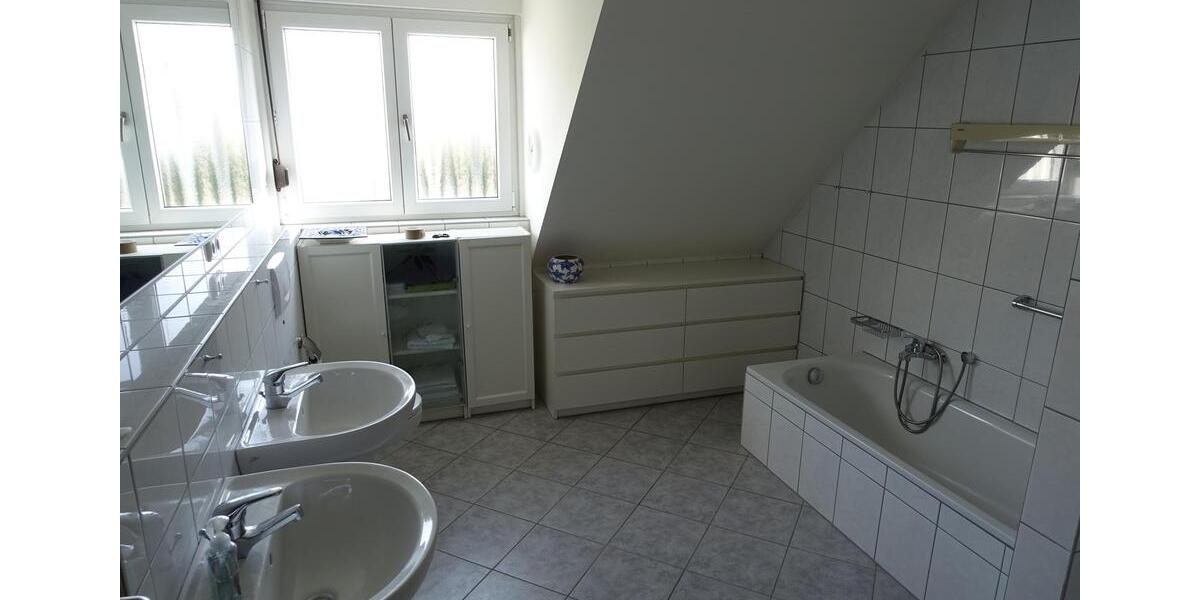 Doppelhaushälfte Bubenreuth - 7 Zimmer, 160 m&sup2;, 2.400&euro; | Angebot:25981382