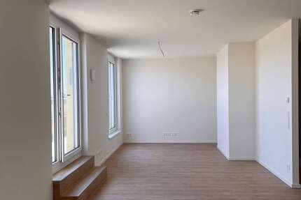 Wohnung zum Mieten in Berlin 1.581,81 € 109.09 m² 3 zimmer