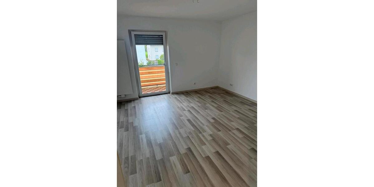 Etagenwohnung Weiherhammer - 4 Zimmer, 105 m&sup2;, 900&euro; | Angebot:26517623