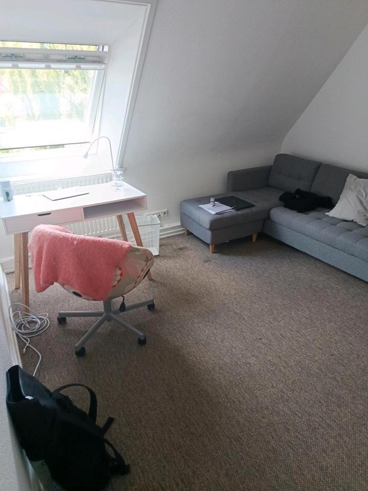 zwei aneinander liegende DachZimmer