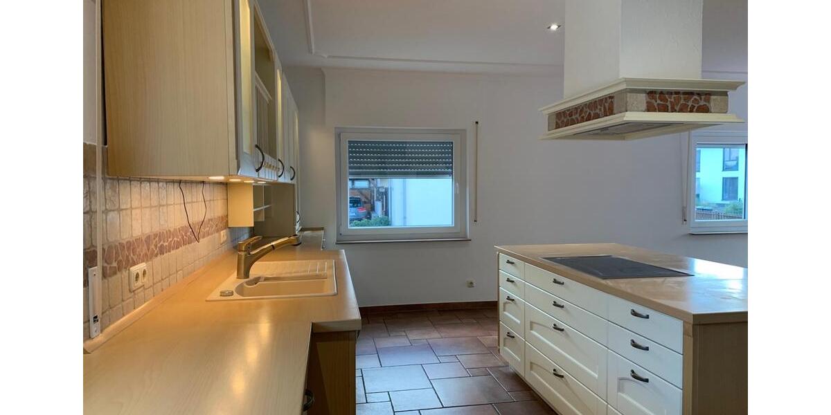 Etagenwohnung Königswinter - 4 Zimmer, 135 m&sup2;, 990&euro; | Angebot:26309168