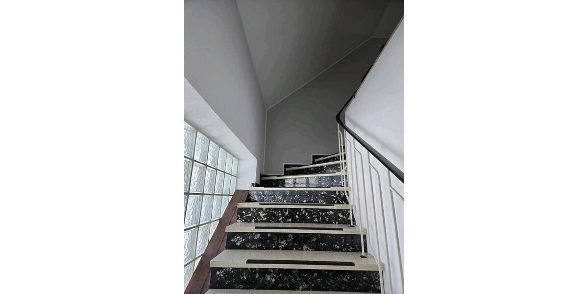 Dachgeschoßwohnung Pentling - 2 Zimmer, 120 m&sup2;, 1.200&euro; | Angebot:26638692