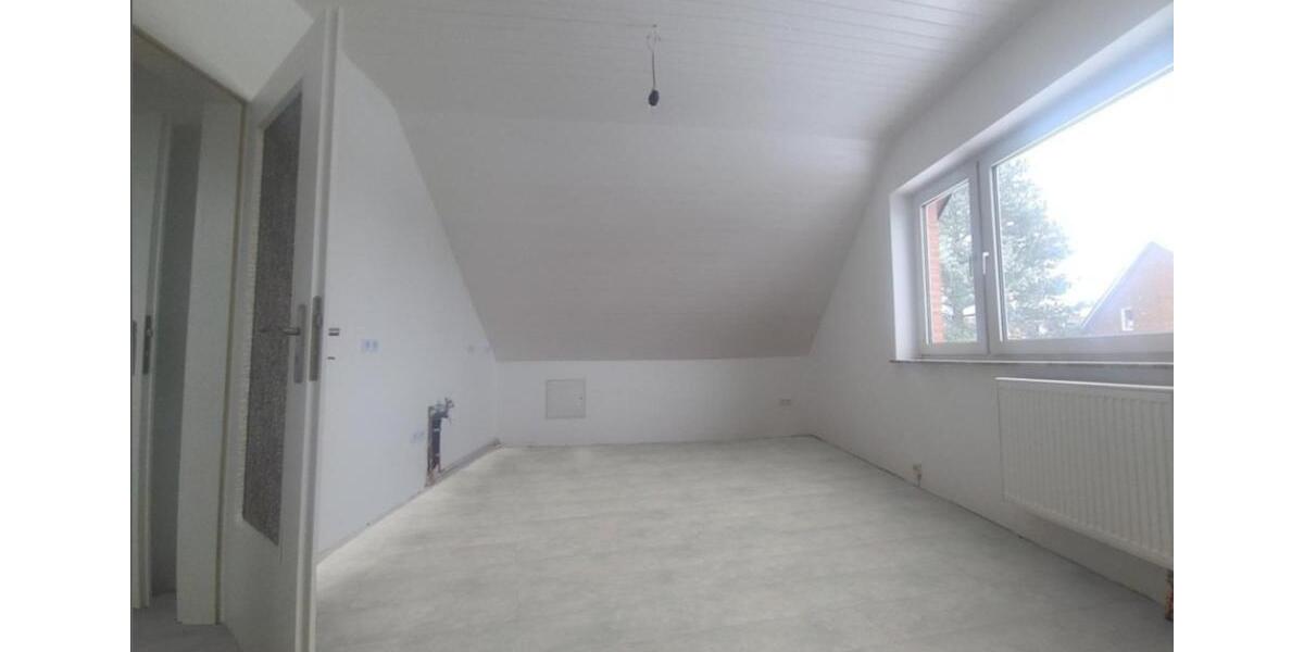 Dachgeschoßwohnung Enger - 2.5 Zimmer, 66 m&sup2;, 600&euro; | Angebot:25155076