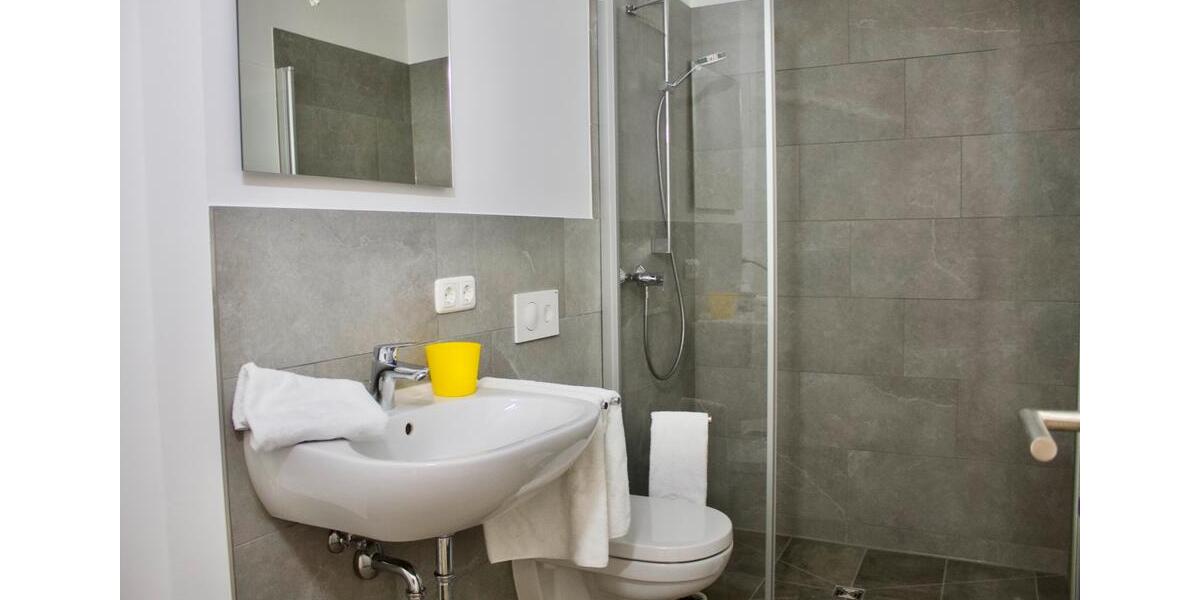 WG Zimmer, neu, möbliert,16qm, 1-2 Pers, Balkon,93309 RegensburgKelheim 1 zimmer