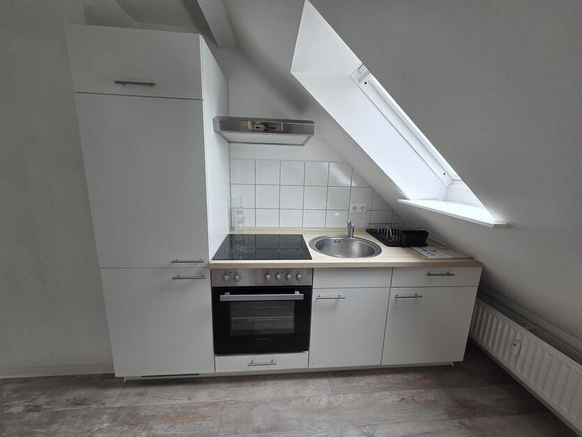 Gemütliche 2-Zimmer-Dachgeschosswohnung mit Einbauküche in Chemnitz-Hilbersdorf! 1 zimmer