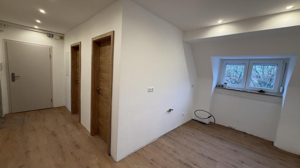 Dachgeschoßwohnung Nürnberg Erlenstegen - 4 Zimmer, 89 m&sup2;, 1.250&euro; | Angebot:24840827
