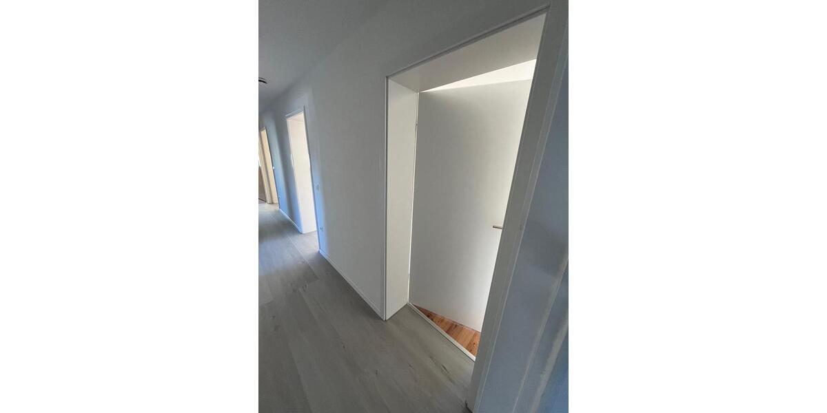 Etagenwohnung Baltmannsweiler - 4 Zimmer, 87 m&sup2;, 1.200&euro; | Angebot:26634518