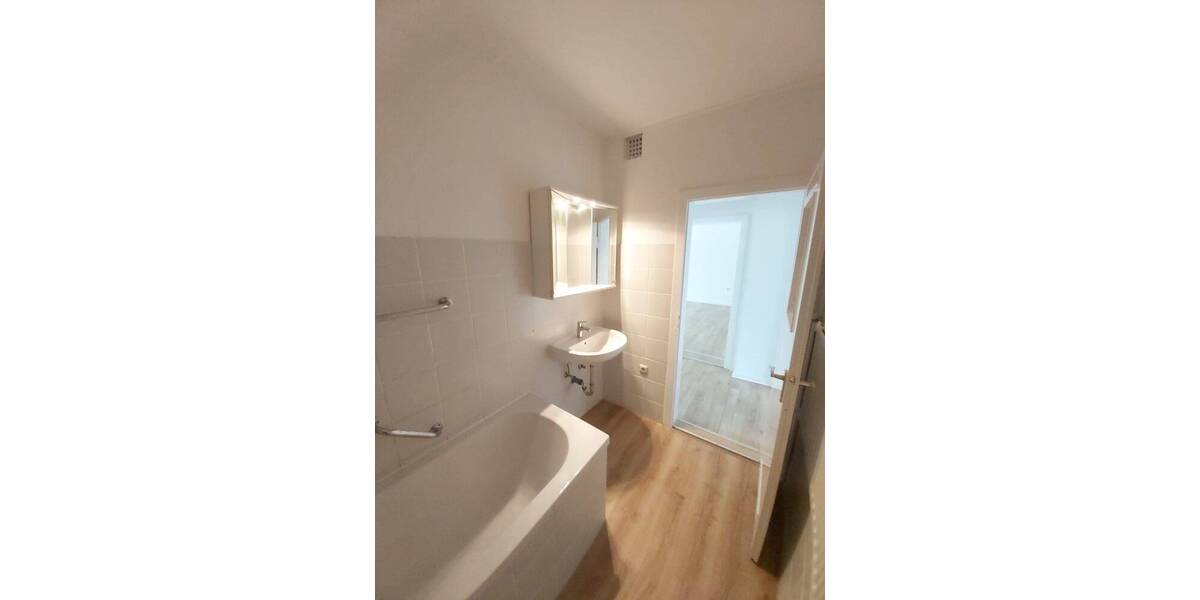 Etagenwohnung Wilhelmshaven Innenstadt - 2 Zimmer, 67 m&sup2;, 399&euro; | Angebot:25775004