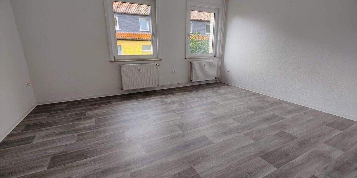 GÜNSTIG & STADTNAH: Tolle 4-Zimmer Wohnung für die Familie mit Tageslichtbad in Schulnähe! 4 zimmer