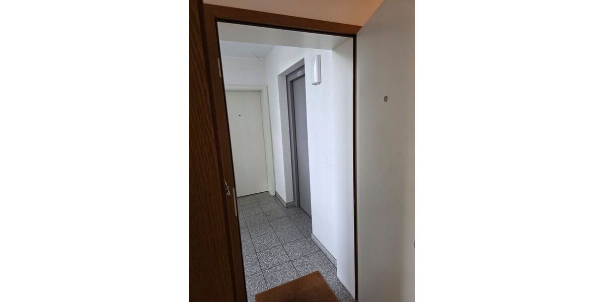Renovierte 2,5 Zimer-Wohnung mit Aufzug, Balkonkraftwerk, Video-Sprechanlage, Garage (Warmmiete: 1.040 + 100 Garage) - Etagenwohnung Duisburg Meiderich | Angebot:27261102