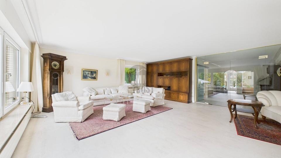 Exklusive Villa in Toplage von Grasdorf – 10 Zimmer, traumhafter Feldblick & Wellnessbereich mit Pool 10 zimmer