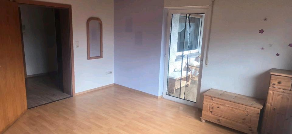 Etagenwohnung Breidenbach - 3 Zimmer, 98 m&sup2;, 1.100&euro; | Angebot:26073207