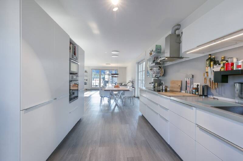 WOHNTRAUM IN KÖLN-MARIENBURG: Großzügige, moderne Wohnung mit Sonnenterrasse