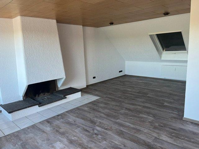 Dachgeschoßwohnung Saarbrücken West - 2 Zimmer, 80 m&sup2;, 700&euro; | Angebot:26600731