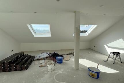 Kernsanierte 4-Zimmer-Dachgeschosswohnung. zimmer