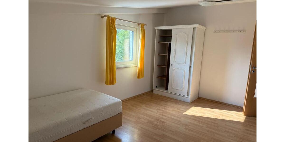 Etagenwohnung Weiherhammer - 4 Zimmer, 120 m&sup2;, 1.100&euro; | Angebot:25350113