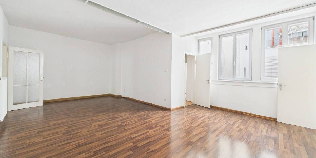 Etagenwohnung Regensburg Innenstadt - 3 Zimmer, 130 m&sup2;, 1.100&euro; | Angebot:26733550