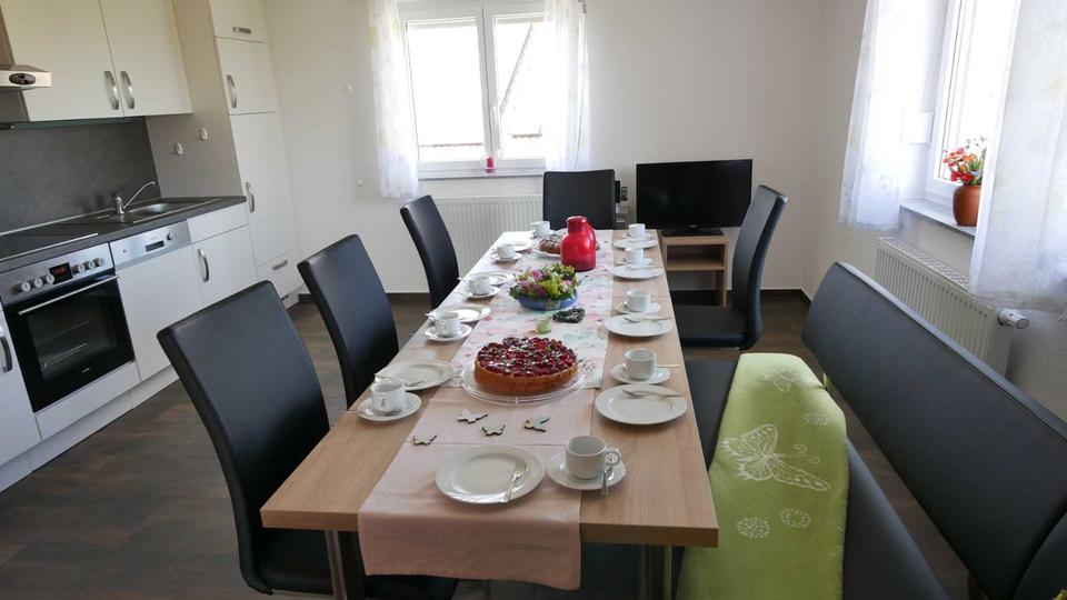 Etagenwohnung Ochsenhausen - 7 Zimmer, 130 m&sup2;, 1.450&euro; | Angebot:25851453