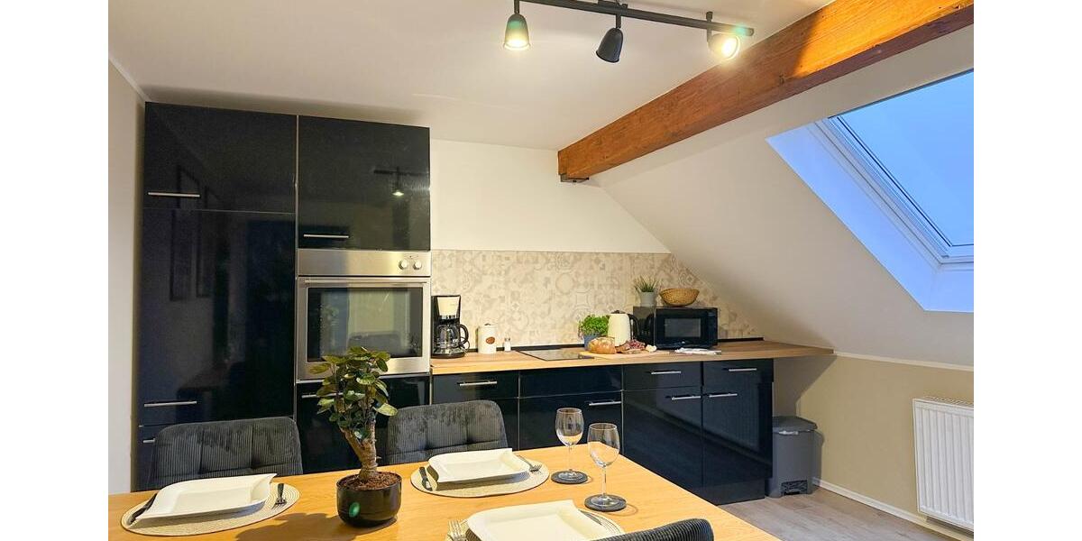 Dachgeschoßwohnung Remscheid Lüttringhausen - 2 Zimmer, 65 m&sup2;, 1.300&euro; | Angebot:24475277