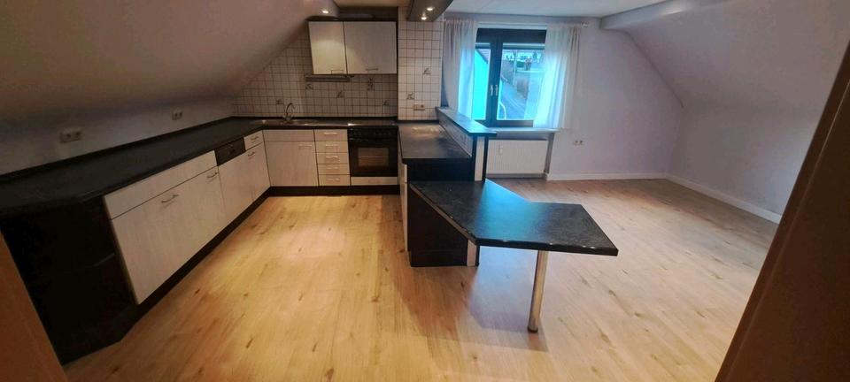 Dachgeschoßwohnung Schiffweiler - 2 Zimmer, 85 m&sup2;, 650&euro; | Angebot:26545567