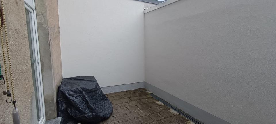2 Zimmer Wohnung in zentraler Lage mit kleinem eigenem Innenhof zimmer