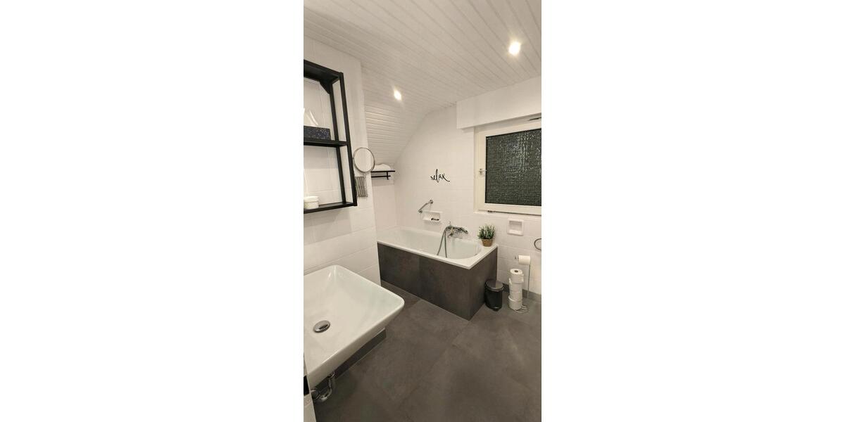 Dachgeschoßwohnung Sankt Augustin - 2 Zimmer, 75 m&sup2;, 2.500&euro; | Angebot:24381290