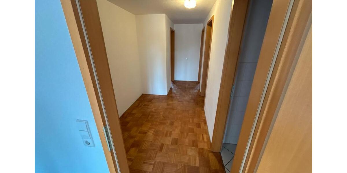 Etagenwohnung Freiberg am Neckar - 3 Zimmer, 79 m&sup2;, 1.100&euro; | Angebot:26045546