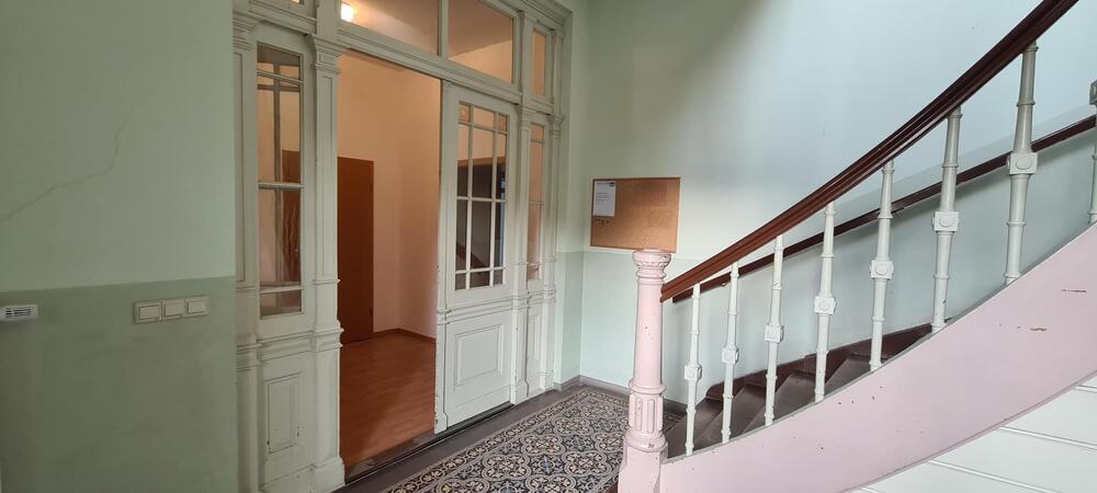 Ruhig gelegene 3-Zimmer-Wohnung mit Wintergarten auf großem Grundstück am Friedensberg