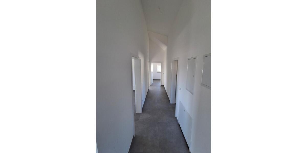 Dachgeschoßwohnung Kirchberg (Hunsrück) - 3 Zimmer, 96 m&sup2;, 1.075&euro; | Angebot:26689076