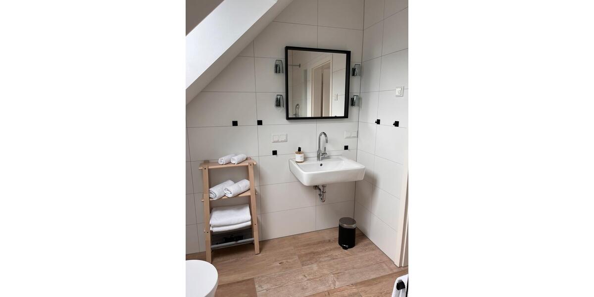 Wohnen auf Zeit Oerlinghausen - 2 Zimmer, 65 m&sup2;, 1.500&euro; | Angebot:25272606