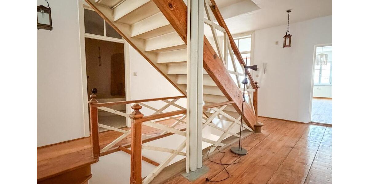 Maisonettenwohnung Tittmoning - 9 Zimmer, 300 m&sup2;, 1.900&euro; | Angebot:25851402