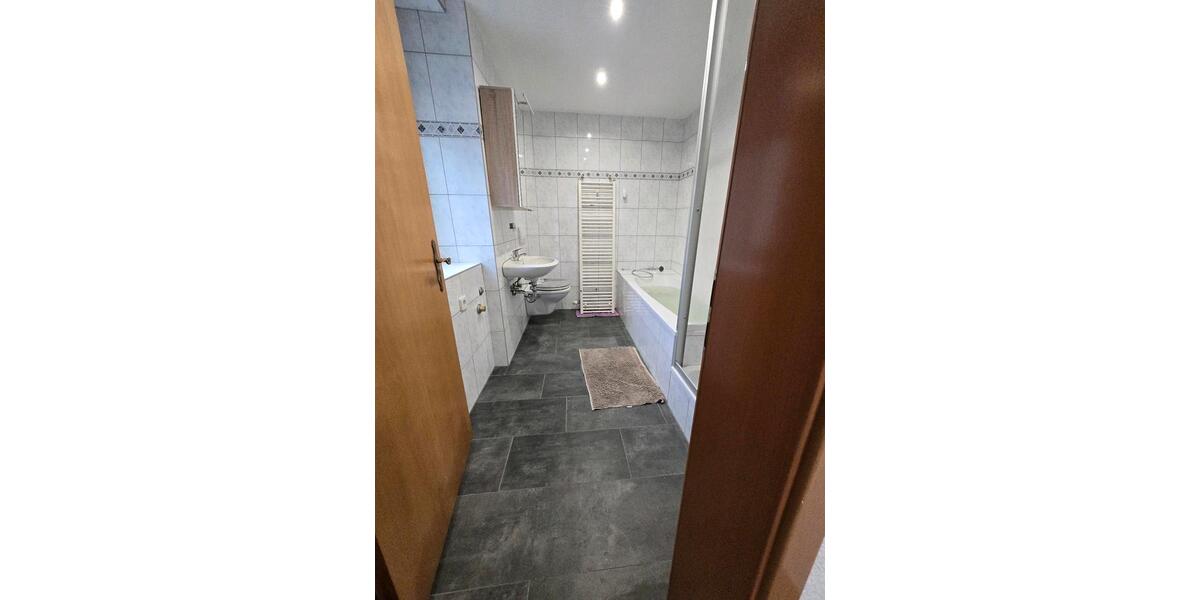 Etagenwohnung Lichtentanne - 3 Zimmer, 86 m&sup2;, 800&euro; | Angebot:25021715