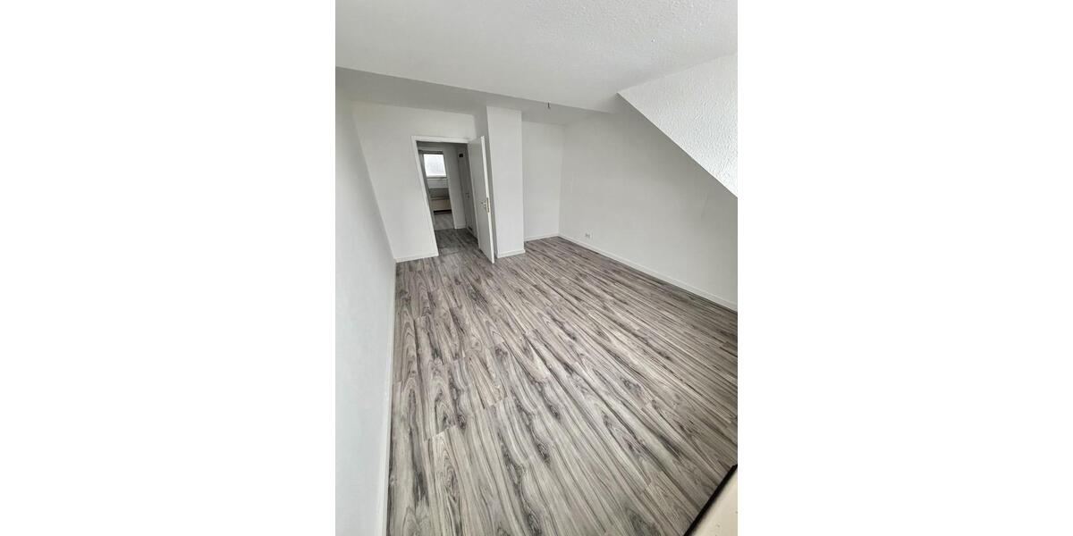 Dachgeschoßwohnung Wuppertal Unterbarmen - 5 Zimmer, 85 m&sup2;, 800&euro; | Angebot:25143081