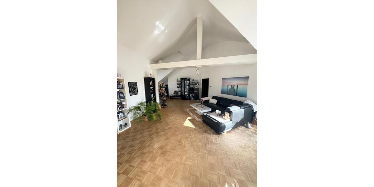 Dachgeschoßwohnung Wiesbaden Biebrich - 2 Zimmer, 90 m&sup2;, 1.315&euro; | Angebot:25136770