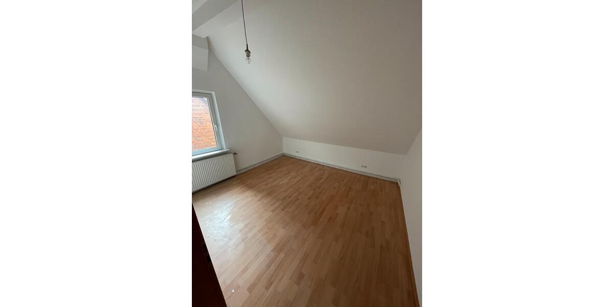 Dachgeschoßwohnung Hameln - 4 Zimmer, 120 m&sup2;, 850&euro; | Angebot:24397985