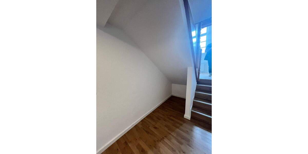 Etagenwohnung Wiesbaden Mitte - 2 Zimmer, 100 m&sup2;, 1.200&euro; | Angebot:24694226