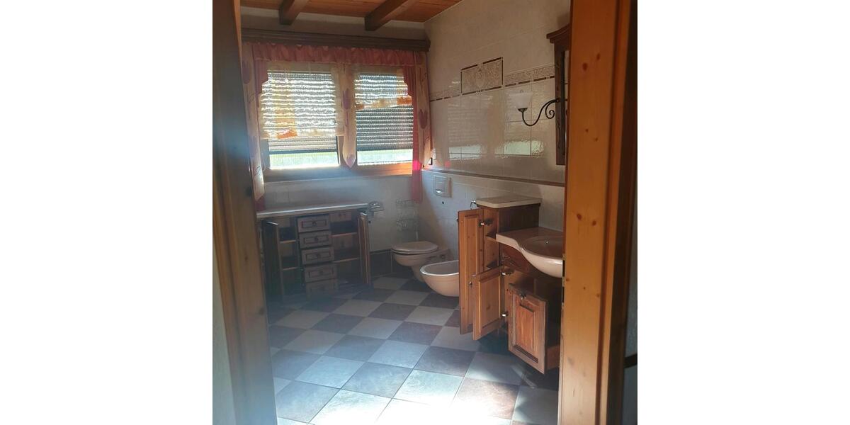 Dachgeschoßwohnung Herrieden - 3.5 Zimmer, 150 m&sup2;, 1.180&euro; | Angebot:25326585