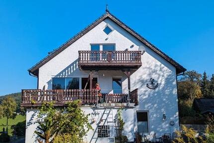 Haus Einbeck - 10 Zimmer, 270 m&sup2;, 1.400&euro; | Angebot:27607120